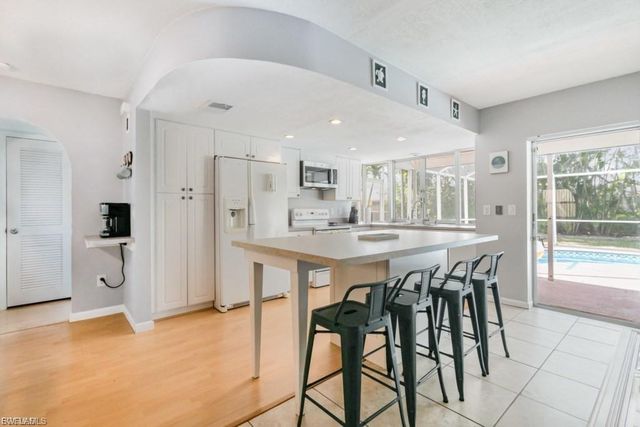 922 SE 25th LN, Cape Coral, FL 33904