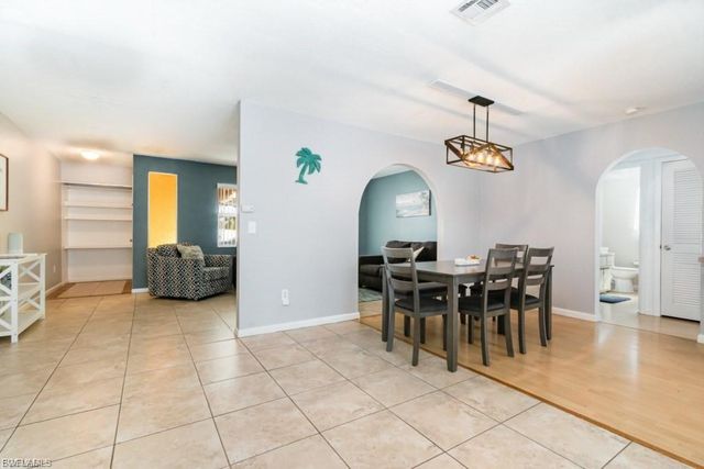 922 SE 25th LN, Cape Coral, FL 33904