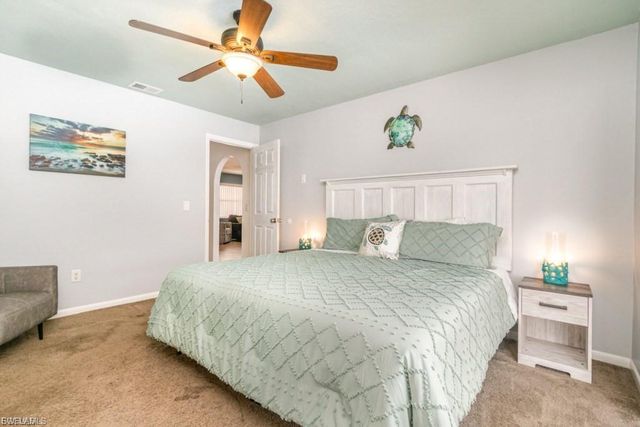 922 SE 25th LN, Cape Coral, FL 33904