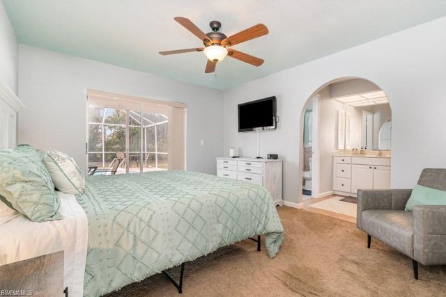 922 SE 25th LN, Cape Coral, FL 33904