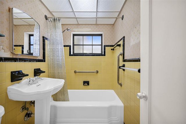 6303 SW 43rd St, South Miami, FL 33155