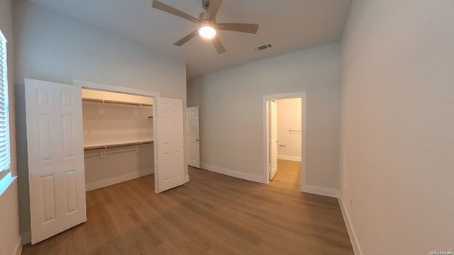 330 E Carson St Apt 1201, San Antonio, TX 78208