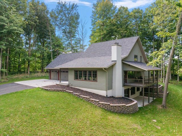 8806 Lakewood Trail, Berrien Twp, MI 49102