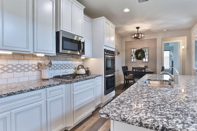 2810 Bluesage Bluff Drive, Richmond, TX 77406