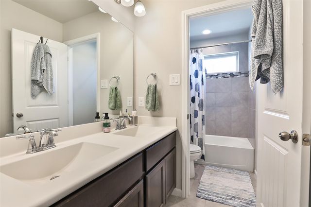 2810 Bluesage Bluff Drive, Richmond, TX 77406