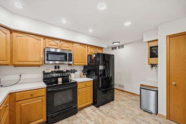 217 Bley PARKWAY, Port Washington, WI 53074