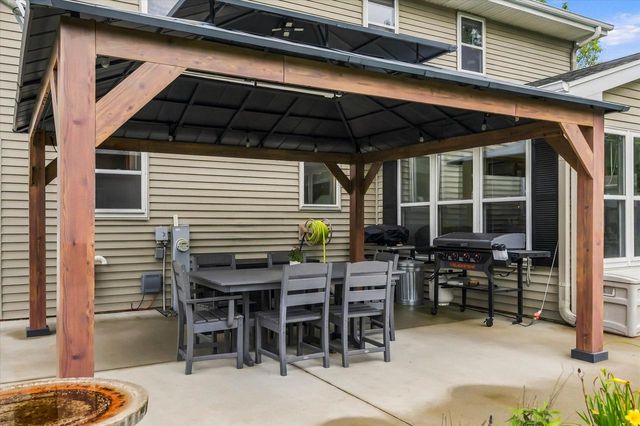 217 Bley PARKWAY, Port Washington, WI 53074