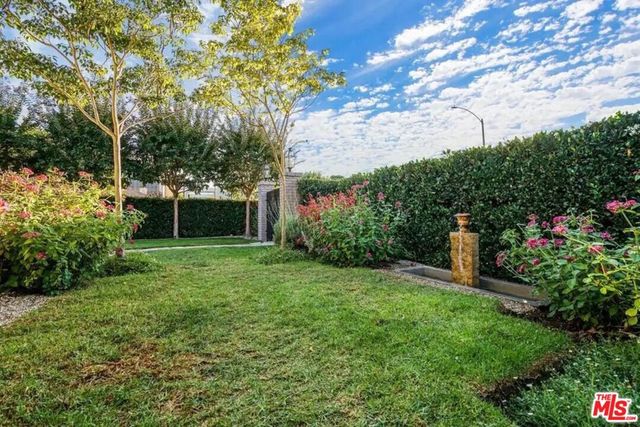 1972 Stearns Drive, Los Angeles, CA 90034