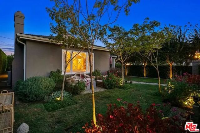 1972 Stearns Drive, Los Angeles, CA 90034