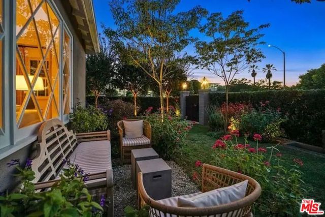 1972 Stearns Drive, Los Angeles, CA 90034