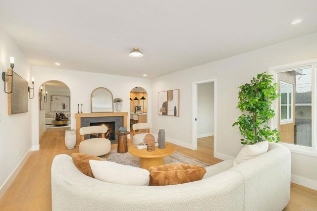 219 W Acacia Ave, El Segundo, CA 90245