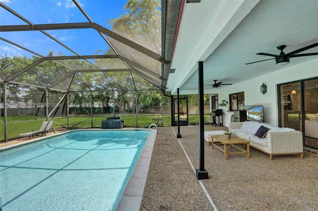 18428 S 102nd Way S, Boca Raton, FL 33498