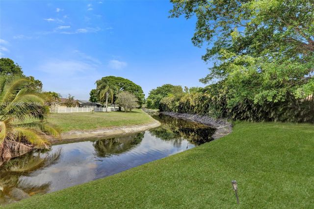 18428 S 102nd Way S, Boca Raton, FL 33498