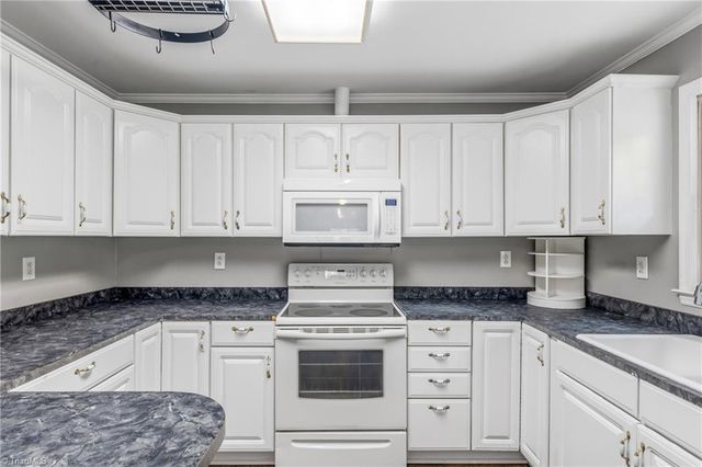 104 Windover Drive, Pinnacle, NC 27043