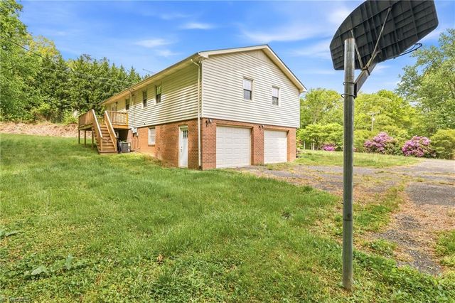 104 Windover Drive, Pinnacle, NC 27043
