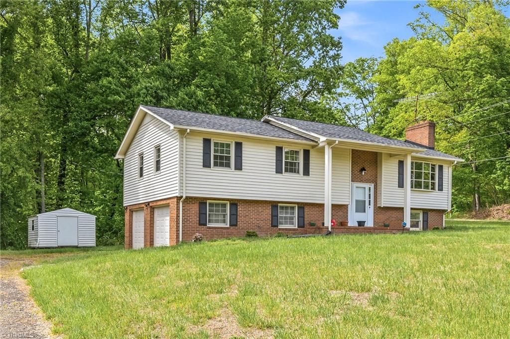 104 Windover Drive, Pinnacle, NC 27043