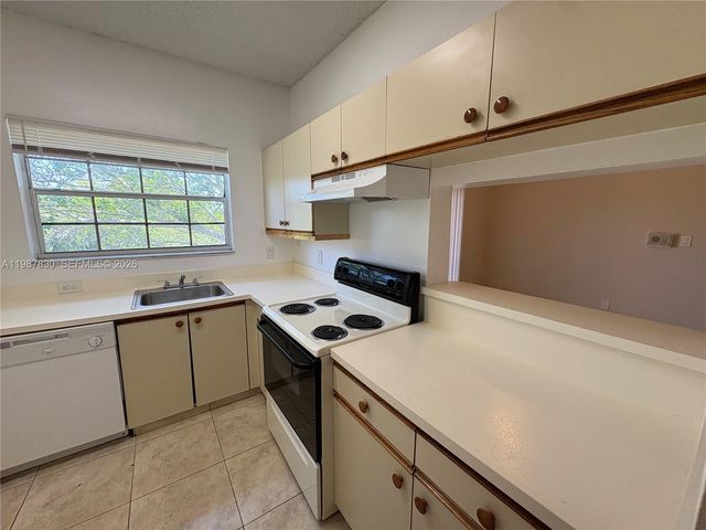 601 Cypress Lake Blvd P14, Deerfield Beach, FL 33064