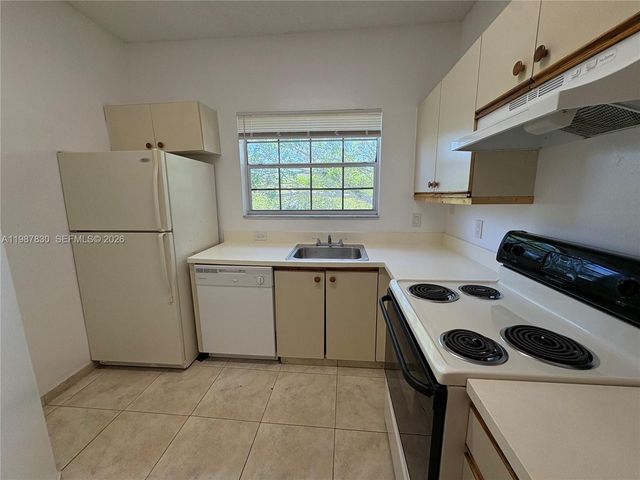 601 Cypress Lake Blvd P14, Deerfield Beach, FL 33064