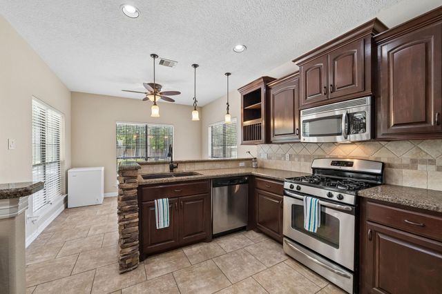 27112 Fairway Crossings Drive, Huffman, TX 77336