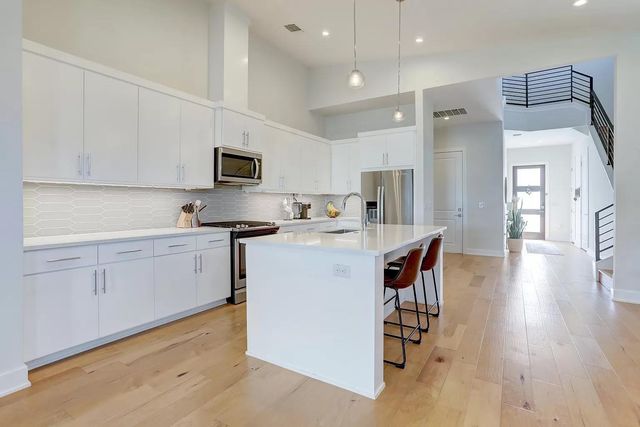 7008 Zachary DR, Austin, TX 78724