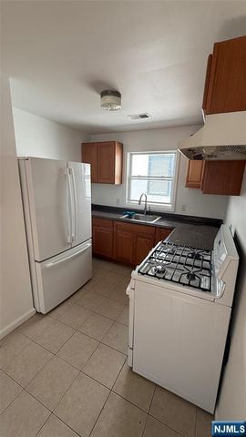 51 Godwin 2 second flo, Paterson, NJ 07501