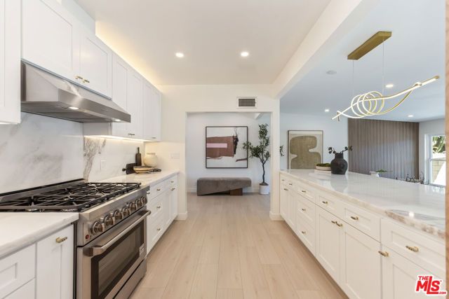 11344 Delano Street, North Hollywood (los Angeles), CA 91606