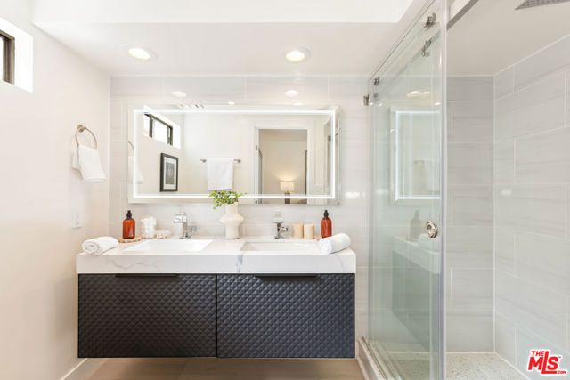 11344 Delano Street, North Hollywood (los Angeles), CA 91606