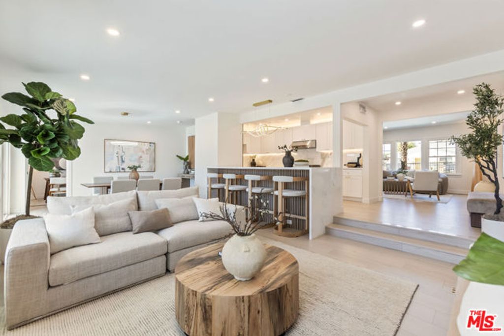 11344 Delano Street, North Hollywood (los Angeles), CA 91606