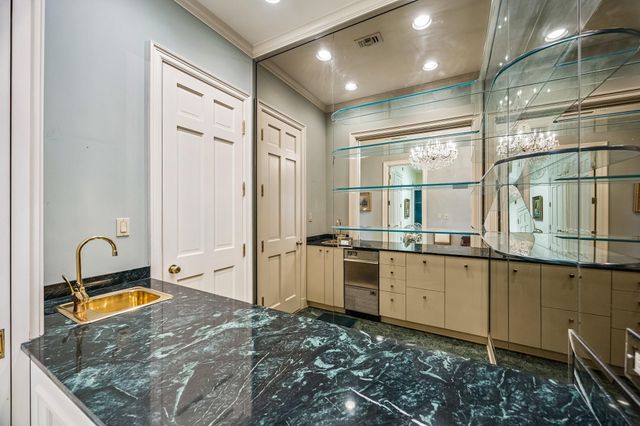 2121 Kirby Drive 7NE, Houston, TX 77019