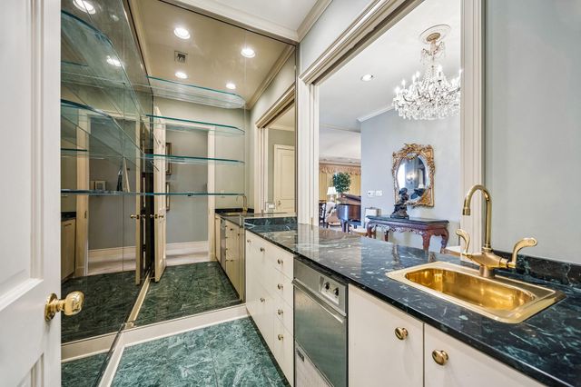 2121 Kirby Drive 7NE, Houston, TX 77019