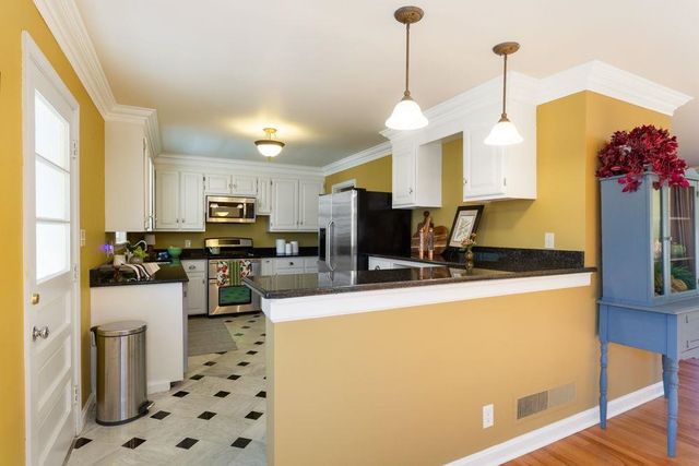 210 EDGEWOOD RD, Staunton, VA 24401