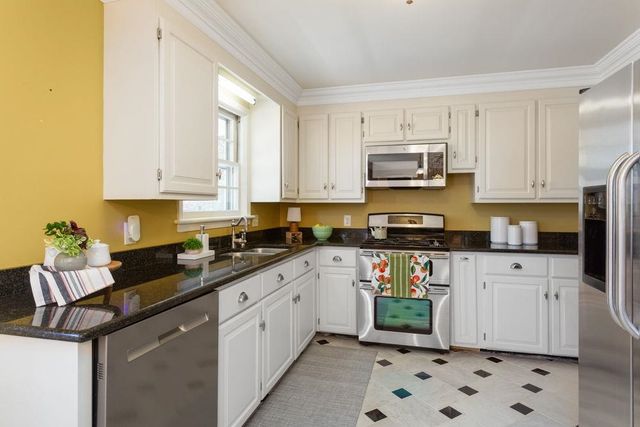 210 EDGEWOOD RD, Staunton, VA 24401