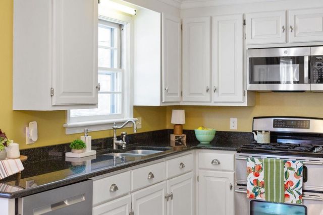 210 EDGEWOOD RD, Staunton, VA 24401