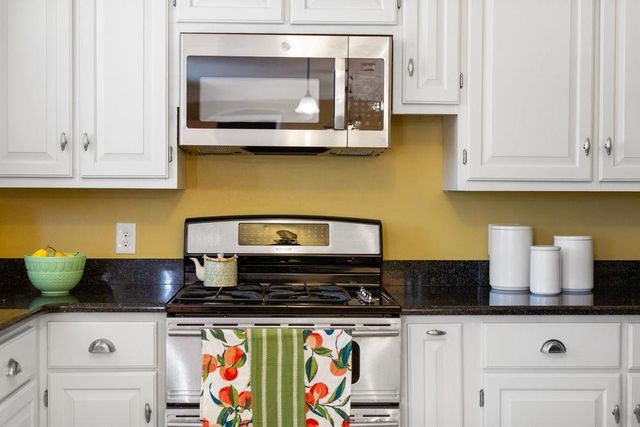 210 EDGEWOOD RD, Staunton, VA 24401