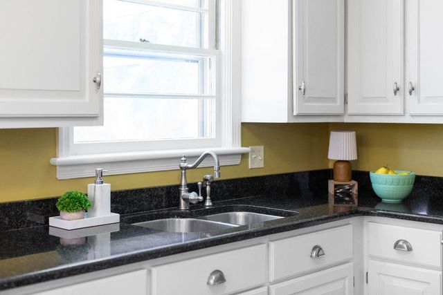 210 EDGEWOOD RD, Staunton, VA 24401