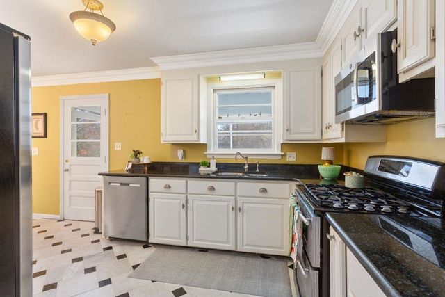 210 EDGEWOOD RD, Staunton, VA 24401