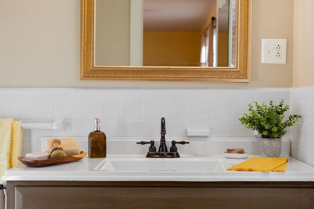 210 EDGEWOOD RD, Staunton, VA 24401