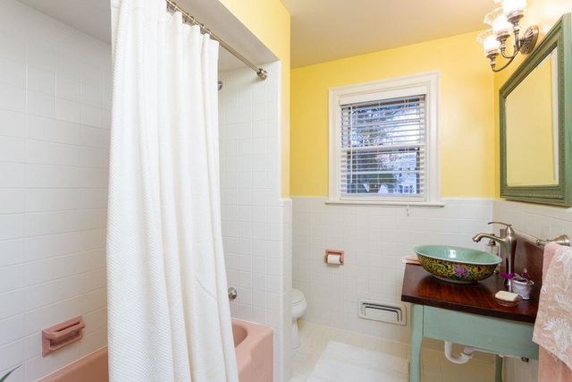 210 EDGEWOOD RD, Staunton, VA 24401