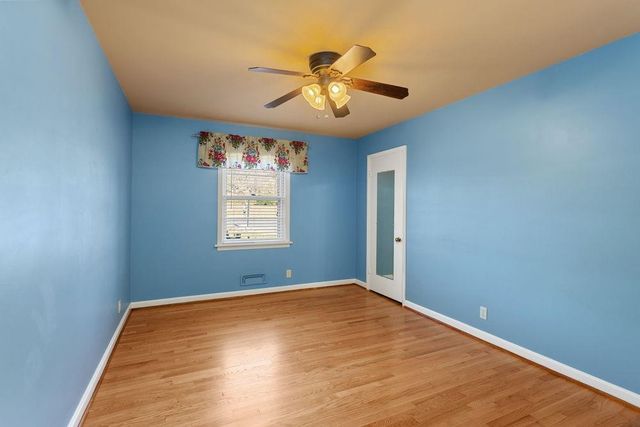 210 EDGEWOOD RD, Staunton, VA 24401