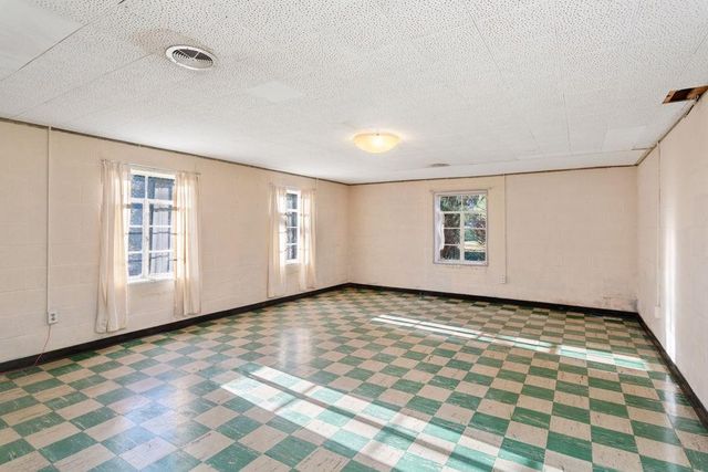 210 EDGEWOOD RD, Staunton, VA 24401