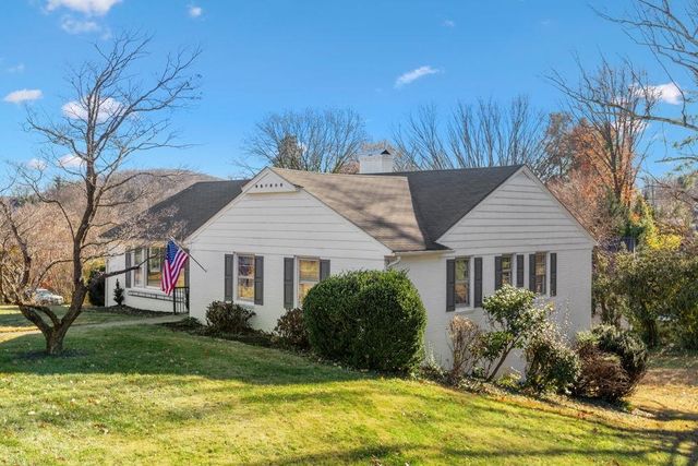 210 EDGEWOOD RD, Staunton, VA 24401