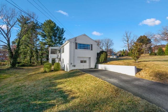 210 EDGEWOOD RD, Staunton, VA 24401