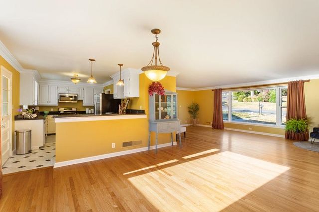 210 EDGEWOOD RD, Staunton, VA 24401