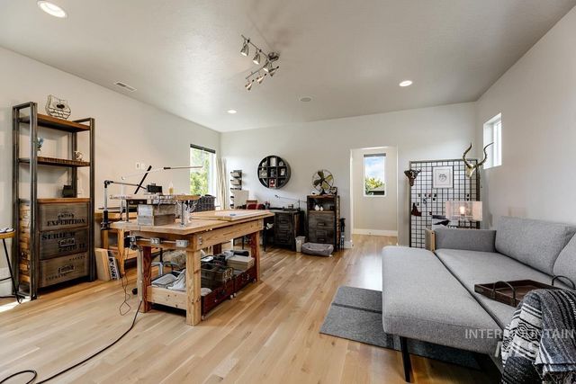 2963 S Old Hickory Way, Boise, ID 83716