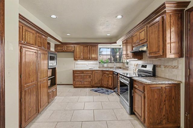 1301 SW 107th Place, Oklahoma City, OK 73170