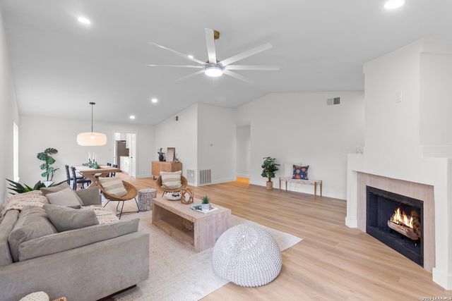 10522 HORN BLVD, San Antonio, TX 78240