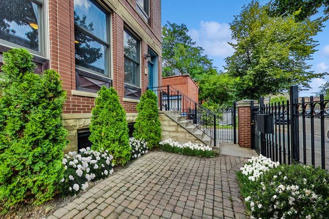 218 S LAFLIN Street 101, Chicago, IL 60607