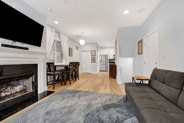 218 S LAFLIN Street 101, Chicago, IL 60607