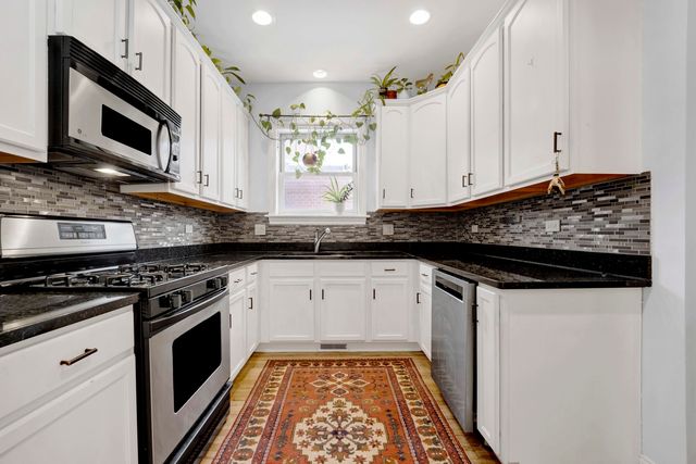 218 S LAFLIN Street 101, Chicago, IL 60607