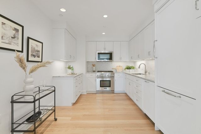 100 Belvidere St 8H, Boston, MA 02199